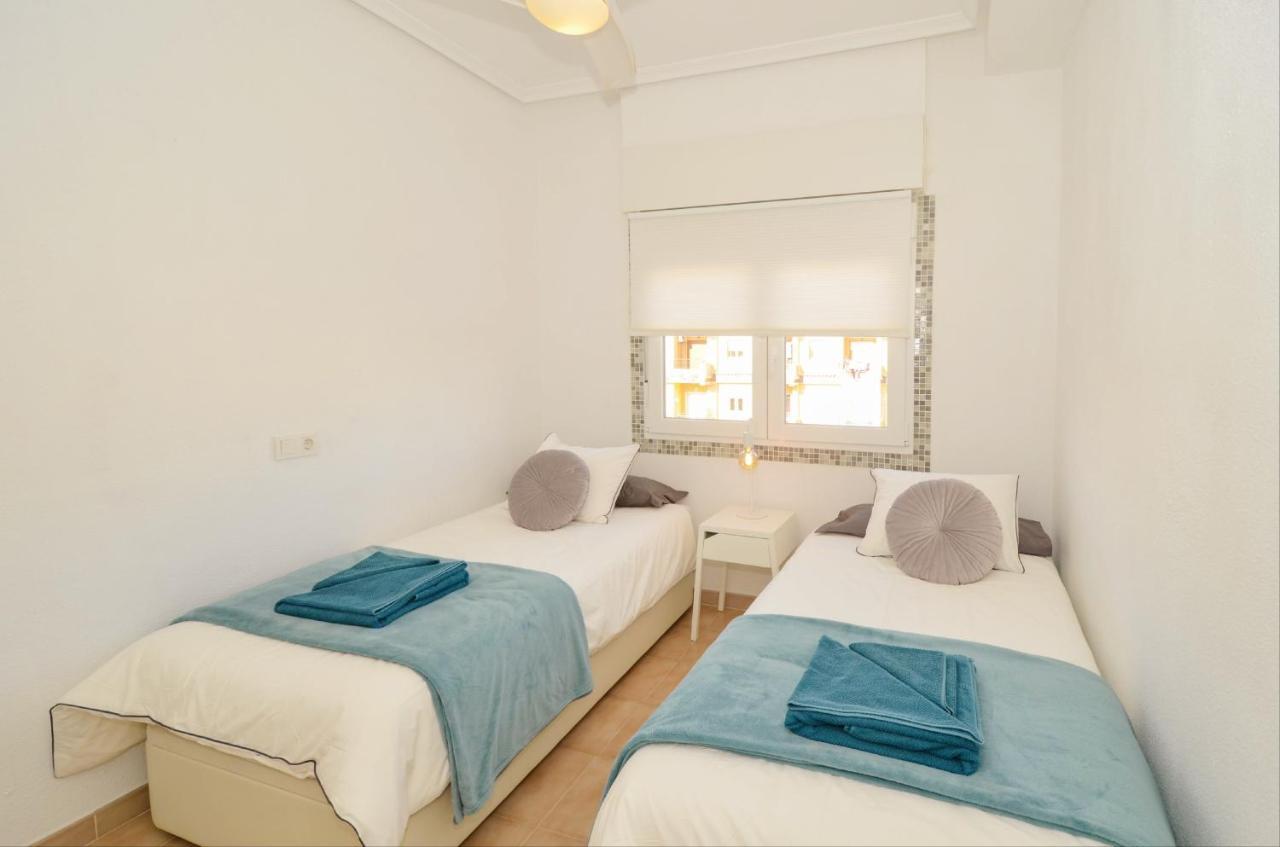 Punta Prima Pleasure With Private Parking In A Gated Community Close To The Beach Torrevieja Exterior foto